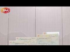 Akrylowe ramy fotograficzne z drewnianą podstawą