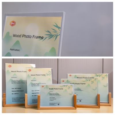 Rustyczna, 100% przejrzysta, 7-calowa cyfrowa ramka akrylowa z drewnianą podstawą