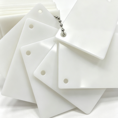Nawet błyszcząca mleko biała arkusz akrylowy z doskonałą dyfuzją bieli i wydajnością przeciwżółtającej dla pudełka światła